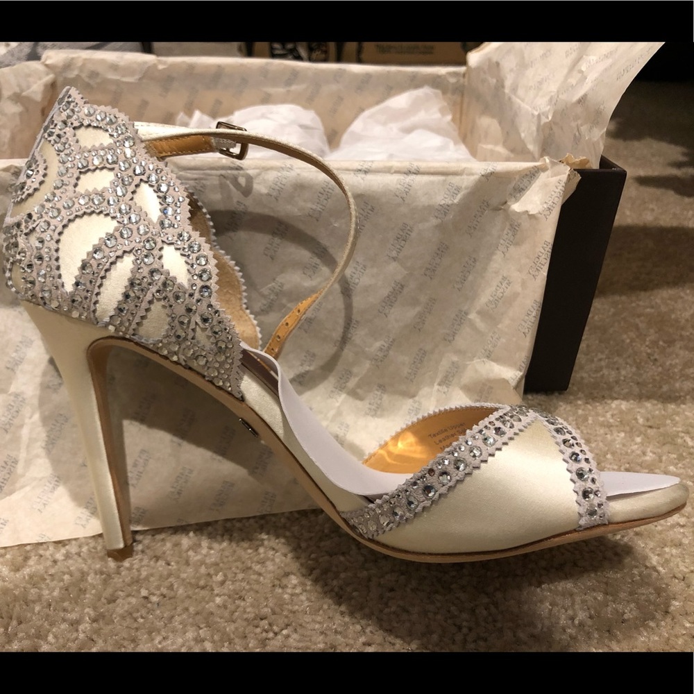 Badgely Mishcka Roxy Heels, Ivory